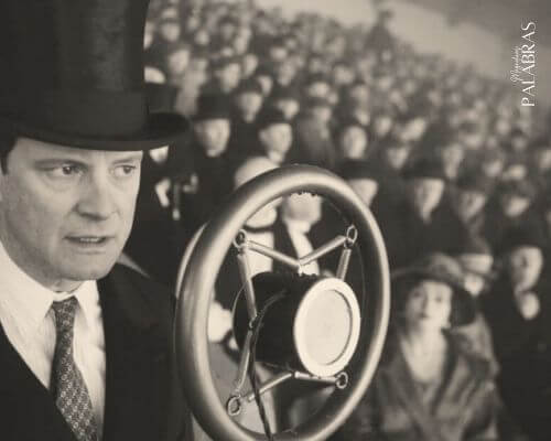 Fotograma de la película El discurso del rey en blanco y negro